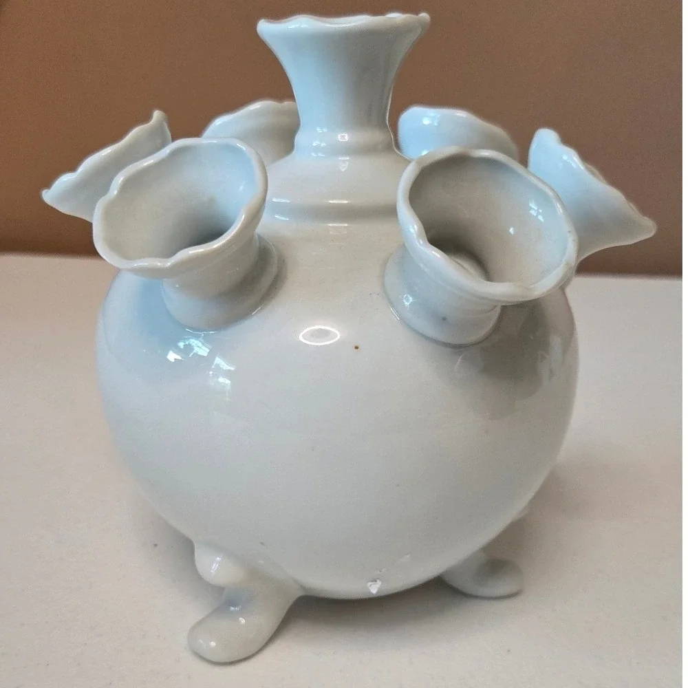 Andrea by Sadek Williamsburg Meadow Flower White Ceramic 7 Spout Vase Frog